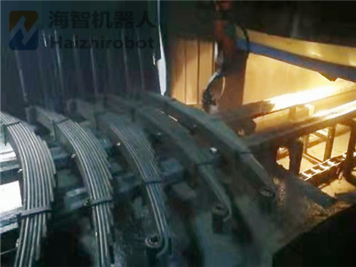 板簧噴漆機(jī)器人