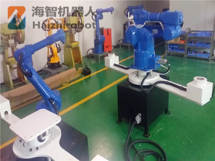 180°十字轉(zhuǎn)臺噴涂機(jī)器人(圖4)